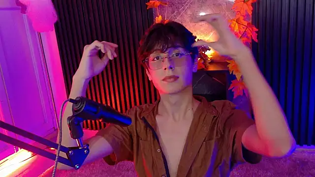 Snapshot of luixdust_ chatting on October 2, 4:30 am luixdust online show from October 2, 4:30 am