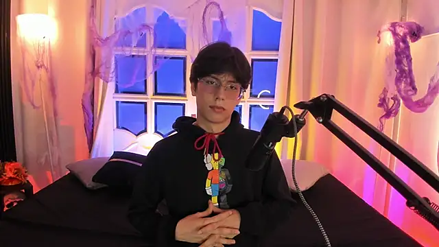 Snapshot of luixdust_ chatting on October 10, 6:01 am luixdust online show from October 10, 6:01 am