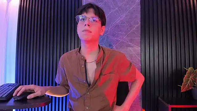 Snapshot of luixdust_ chatting on November 30, 5:44 am luixdust online show from November 30, 5:44 am