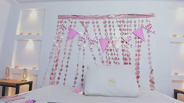 Snapshot of ikia_lopez_ chatting on February 7, 12:20 pm ikia lopez online show from February 7, 12:20 pm