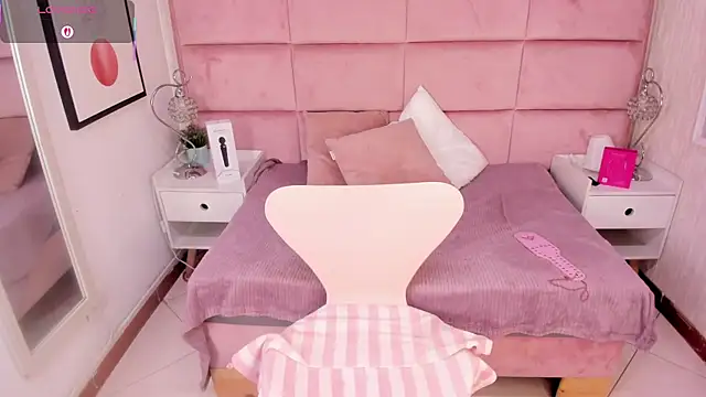 Janah Myers online show from October 9, 1:09 pm