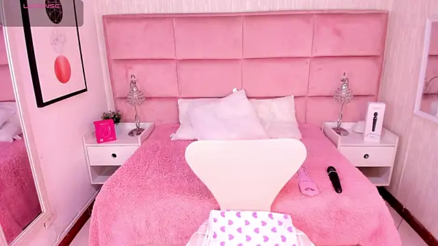 Snapshot of Janah_Myers chatting on December 3, 1:09 pm Janah Myers online show from December 3, 1:09 pm