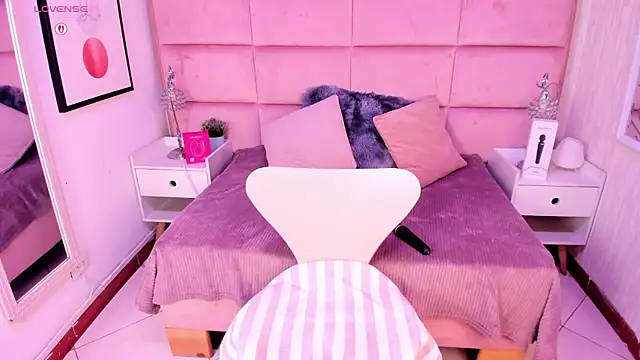 Snapshot of Janah_Myers chatting on December 15, 2:32 pm Janah Myers online show from December 15, 2:32 pm