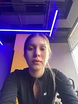 Nikii   online show from April 9, 4:56 pm