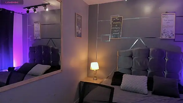 Christopher 77 online show from October 22, 1:00 pm