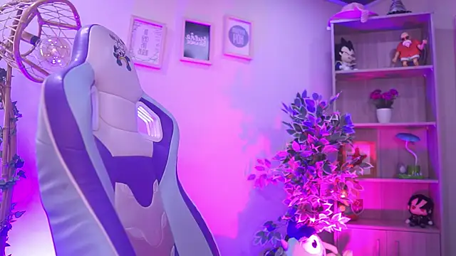 chloe moons  online show from February 28, 3:13 pm