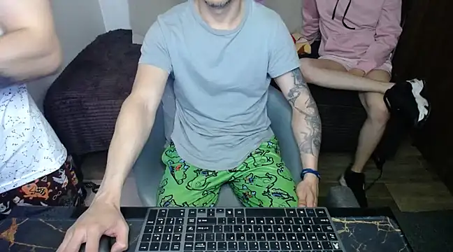 Snapshot of bossking017 chatting on February 21, 6:04 pm bossking017 online show from February 21, 6:04 pm