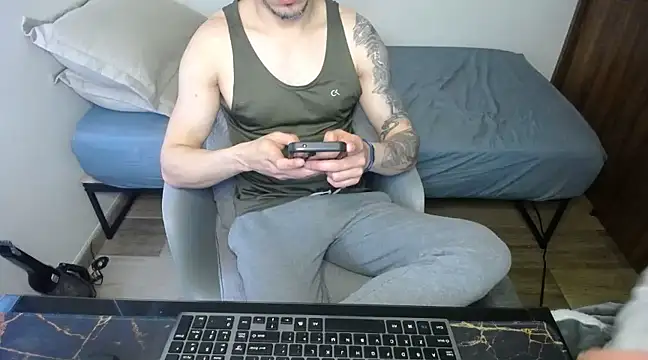 bossking017 online show from March 3, 12:48 pm