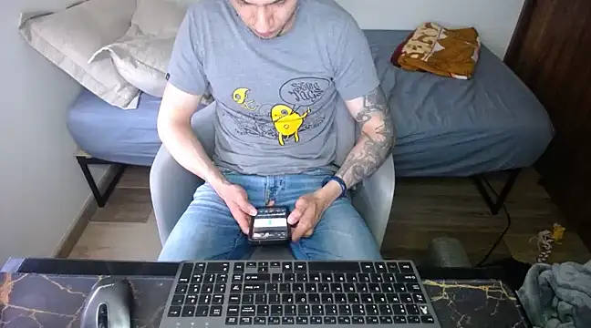 Snapshot of bossking017 chatting on March 9, 5:39 pm bossking017 online show from March 9, 5:39 pm