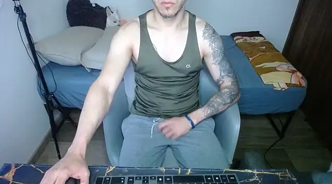 bossking017 online show from March 12, 12:36 pm