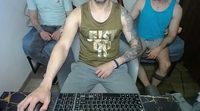 Snapshot of bossking017 chatting on March 13, 9:37 pm bossking017 online show from March 13, 9:37 pm