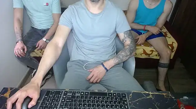 Snapshot of bossking017 chatting on March 14, 5:02 pm bossking017 online show from March 14, 5:02 pm