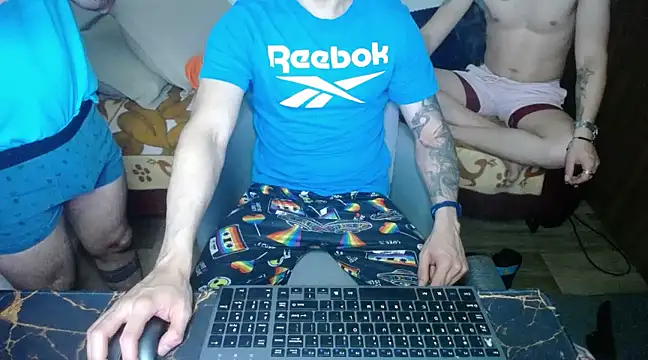 Snapshot of bossking017 chatting on March 22, 3:30 am bossking017 online show from March 22, 3:30 am