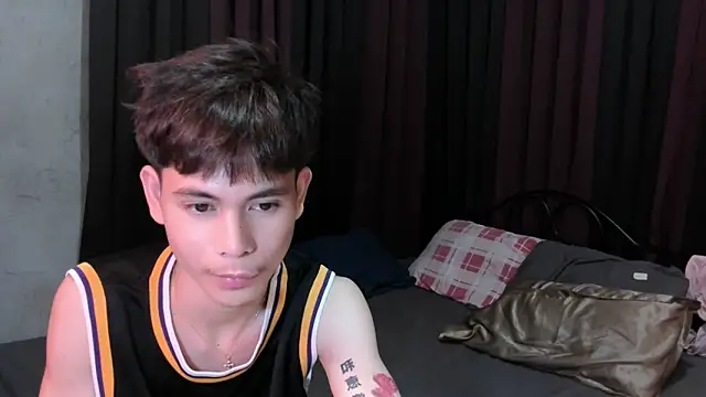 hotfreshdior online show from April 18, 5:28 pm