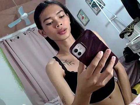 itsmekyrie online show from April 13, 11:37 am