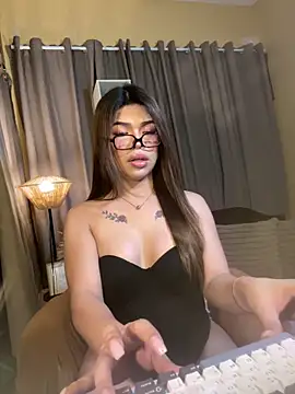 Snapshot of Nyxie_luxx chatting on May 2, 11:59 am Nyxie luxx online show from May 2, 11:59 am