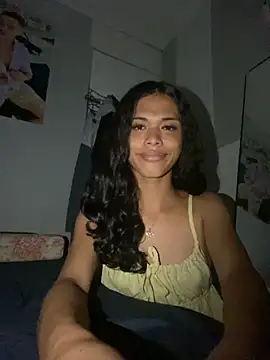 Snapshot of urcurlydiva chatting on October 21, 8:26 am urcurlydiva online show from October 21, 8:26 am