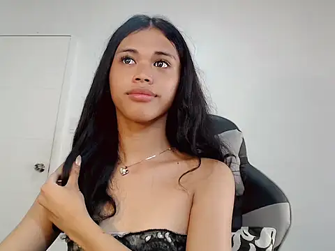 Snapshot of urcurlydiva chatting on October 23, 5:40 am urcurlydiva online show from October 23, 5:40 am