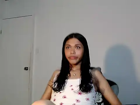 Snapshot of urcurlydiva chatting on November 5, 12:16 pm urcurlydiva online show from November 5, 12:16 pm