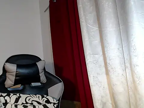 Snapshot of urcurlydiva chatting on November 10, 4:17 pm urcurlydiva online show from November 10, 4:17 pm