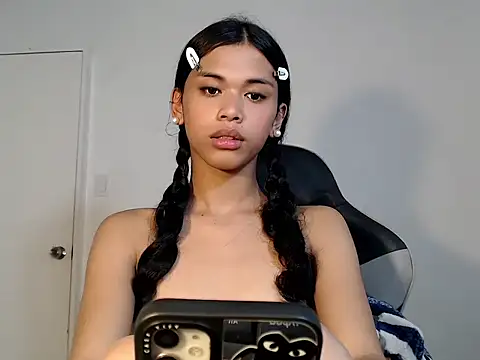 Snapshot of urcurlydiva chatting on November 25, 5:18 am urcurlydiva online show from November 25, 5:18 am