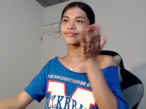 Snapshot of urcurlydiva chatting on December 17, 6:30 am urcurlydiva online show from December 17, 6:30 am