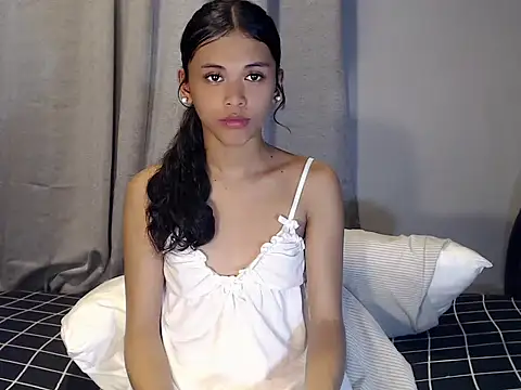 Snapshot of urcurlydiva chatting on January 6, 4:05 am urcurlydiva online show from January 6, 4:05 am