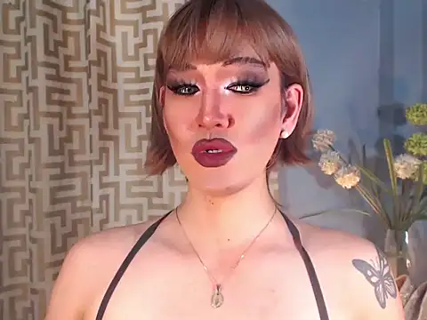 AleinaCroft online show from April 16, 1:45 pm