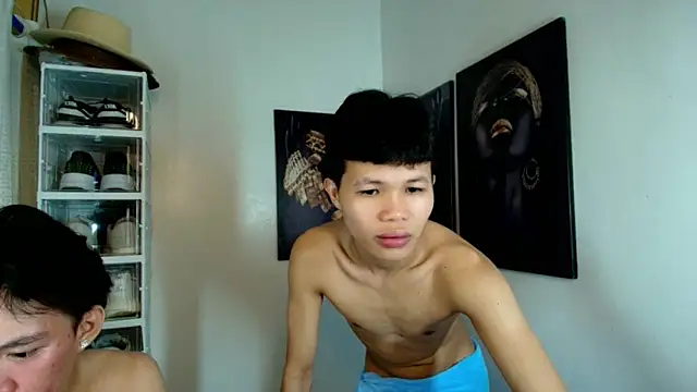 Snapshot of crazyasiantwink chatting on October 11, 5:17 am crazyasiantwink online show from October 11, 5:17 am