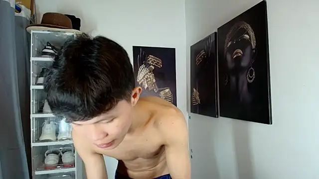 Snapshot of crazyasiantwink chatting on November 19, 5:02 pm crazyasiantwink online show from November 19, 5:02 pm