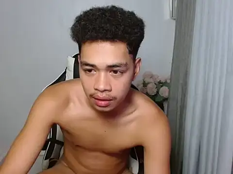 Snapshot of curlyasian_njxx chatting on June 9, 3:34 pm curlyasian njxx online show from June 9, 3:34 pm