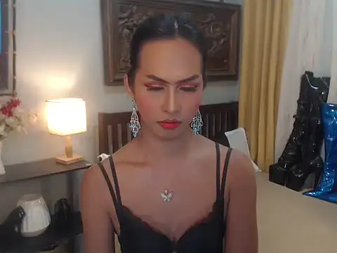 Nathalieheartt online show from November 18, 3:23 am