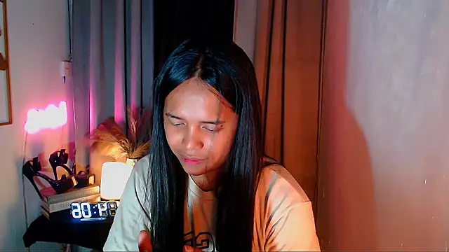 Lorainnelustts online show from February 4, 6:41 am