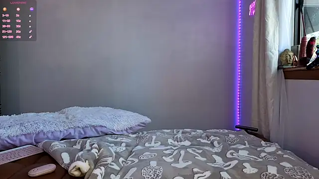 dustbunni0414 online show from December 3, 6:17 pm