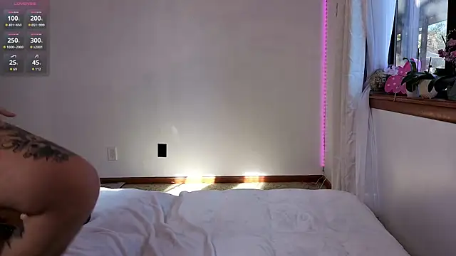 dustbunni0414 online show from April 17, 1:14 pm