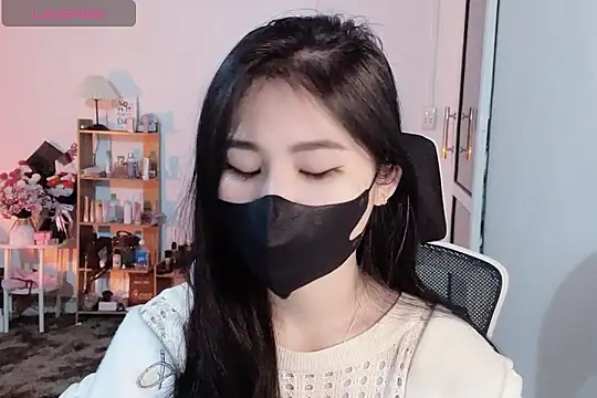 Snapshot of ___Daisy___ chatting on November 27, 6:04 am Daisy online show from November 27, 6:04 am