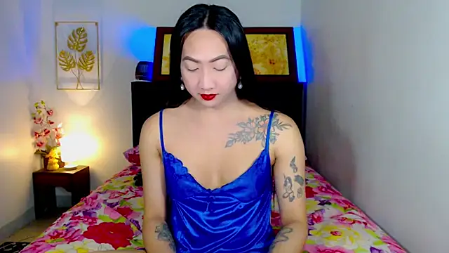 LovelyQueen69 online show from April 8, 1:44 pm