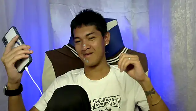 Snapshot of riks_tyler chatting on October 13, 3:06 am riks tyler online show from October 13, 3:06 am