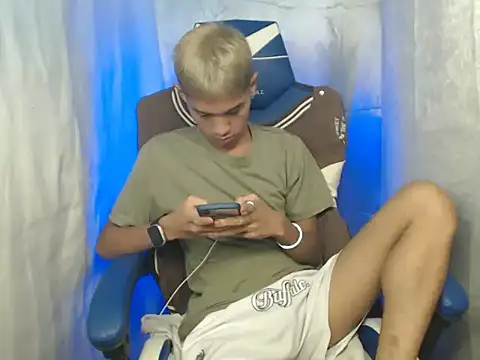 Snapshot of riks_tyler chatting on October 26, 4:02 pm riks tyler online show from October 26, 4:02 pm