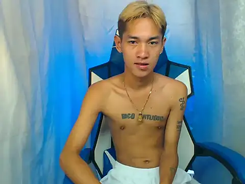 Snapshot of riks_tyler chatting on November 11, 5:18 am riks tyler online show from November 11, 5:18 am