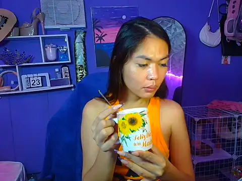 Snapshot of urgirljane chatting on June 24, 1:37 am urgirljane online show from June 24, 1:37 am