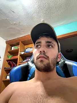 Snapshot of aavrdvh33 chatting on October 7, 7:44 pm aavrdvh33 online show from October 7, 7:44 pm