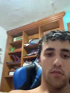 Snapshot of aavrdvh33 chatting on October 21, 9:37 pm aavrdvh33 online show from October 21, 9:37 pm