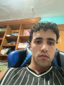 Snapshot of aavrdvh33 chatting on October 27, 9:08 pm aavrdvh33 online show from October 27, 9:08 pm