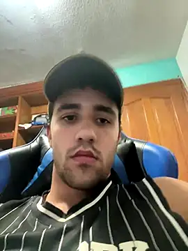 Snapshot of aavrdvh33 chatting on November 12, 12:22 am aavrdvh33 online show from November 12, 12:22 am