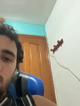 Snapshot of aavrdvh33 chatting on November 25, 10:10 pm aavrdvh33 online show from November 25, 10:10 pm