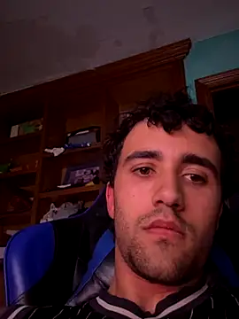 Snapshot of aavrdvh33 chatting on December 4, 6:38 pm aavrdvh33 online show from December 4, 6:38 pm