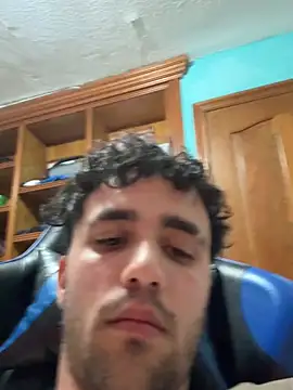 Snapshot of aavrdvh33 chatting on April 7, 1:06 am aavrdvh33 online show from April 7, 1:06 am