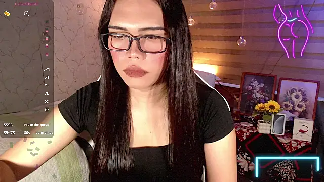 Snapshot of TssluttyNikka chatting on February 23, 3:31 pm TssluttyNikka online show from February 23, 3:31 pm