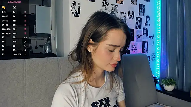 lovelyalivia online show from November 15, 10:01 am